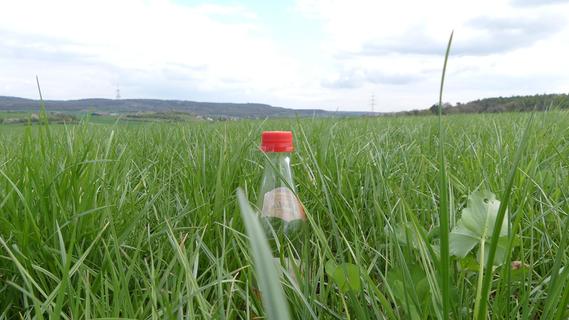 Grünland: Wenn eine Flasche zum Agrar-Messgerät wird
