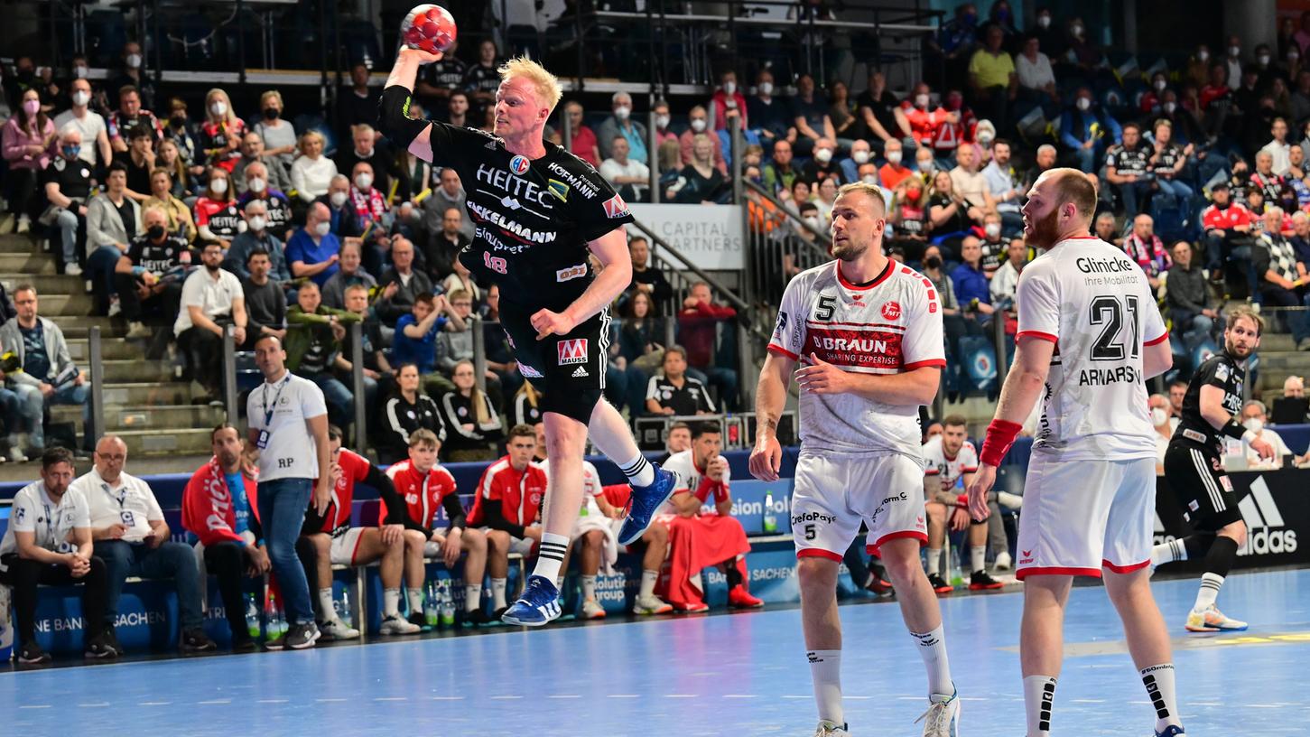 Und rein damit! Sebastian Firnhaber und der HC Erlangen machen gemeinsame Sache.
Und rein damit! Sebastian Firnhaber und der HC Erlangen machen gemeinsame Sache.