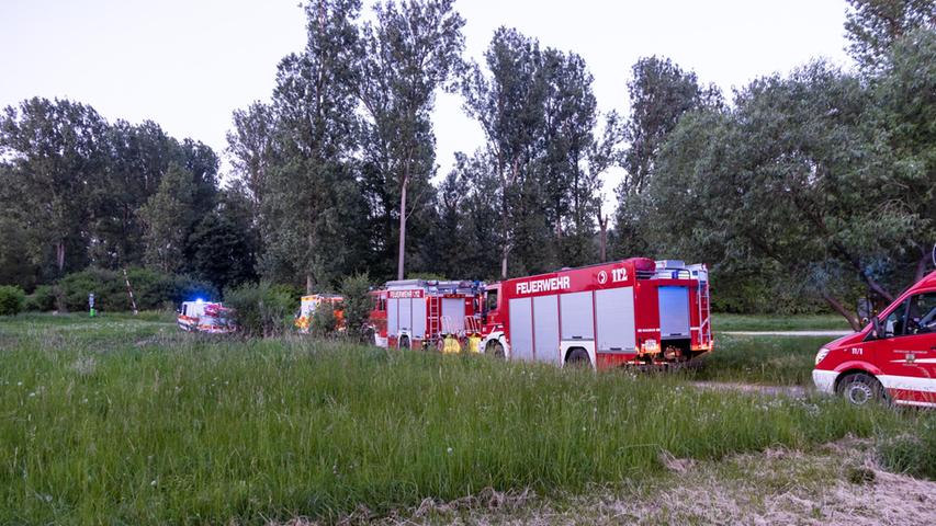 Großaufgebot an Badesee in Franken: Zahlreiche Einsatzkräfte suchen vermisste Mutter
