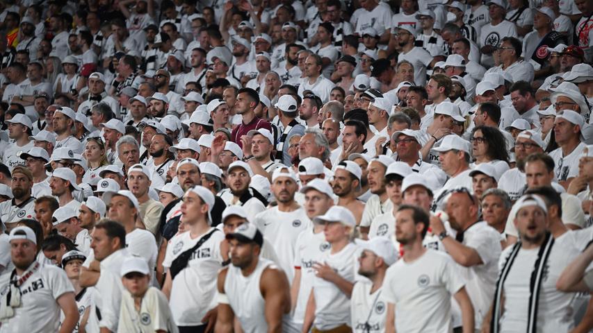 Weiße Niedergeschlagenheit: Fans in Sevilla reagieren auf das 0:1.