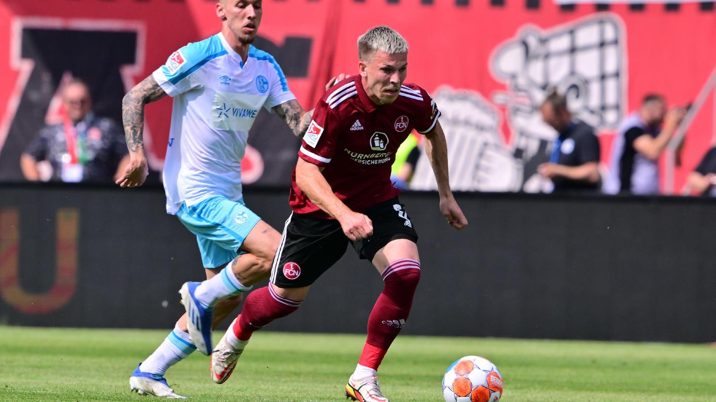 Kaum zu stoppen: Wenn Lino Tempelmann (li.) mit Ball am Fuß antritt, sehen seine Gegenspieler häufig schlecht aus. Kaum zu stoppen: Wenn Lino Tempelmann (li.) mit Ball am Fuß antritt, sehen seine Gegenspieler häufig schlecht aus.