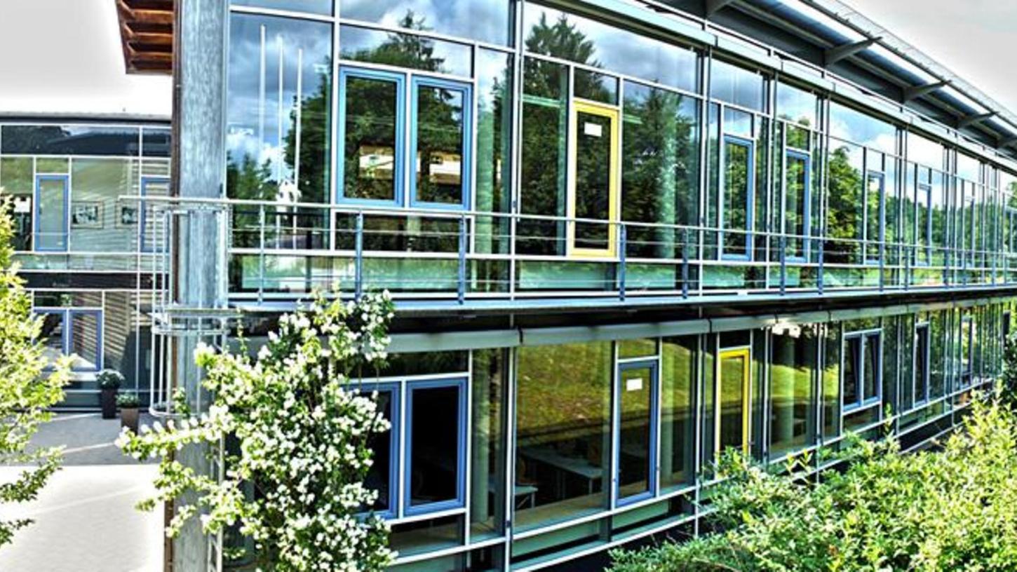 Nachdem die Schülerzahlen immer mehr zurückgingen, empfiehlt jetzt auch der Bayreuther Kreisausschuss die Schließung der Hotelfachschulen in Pegnitz.