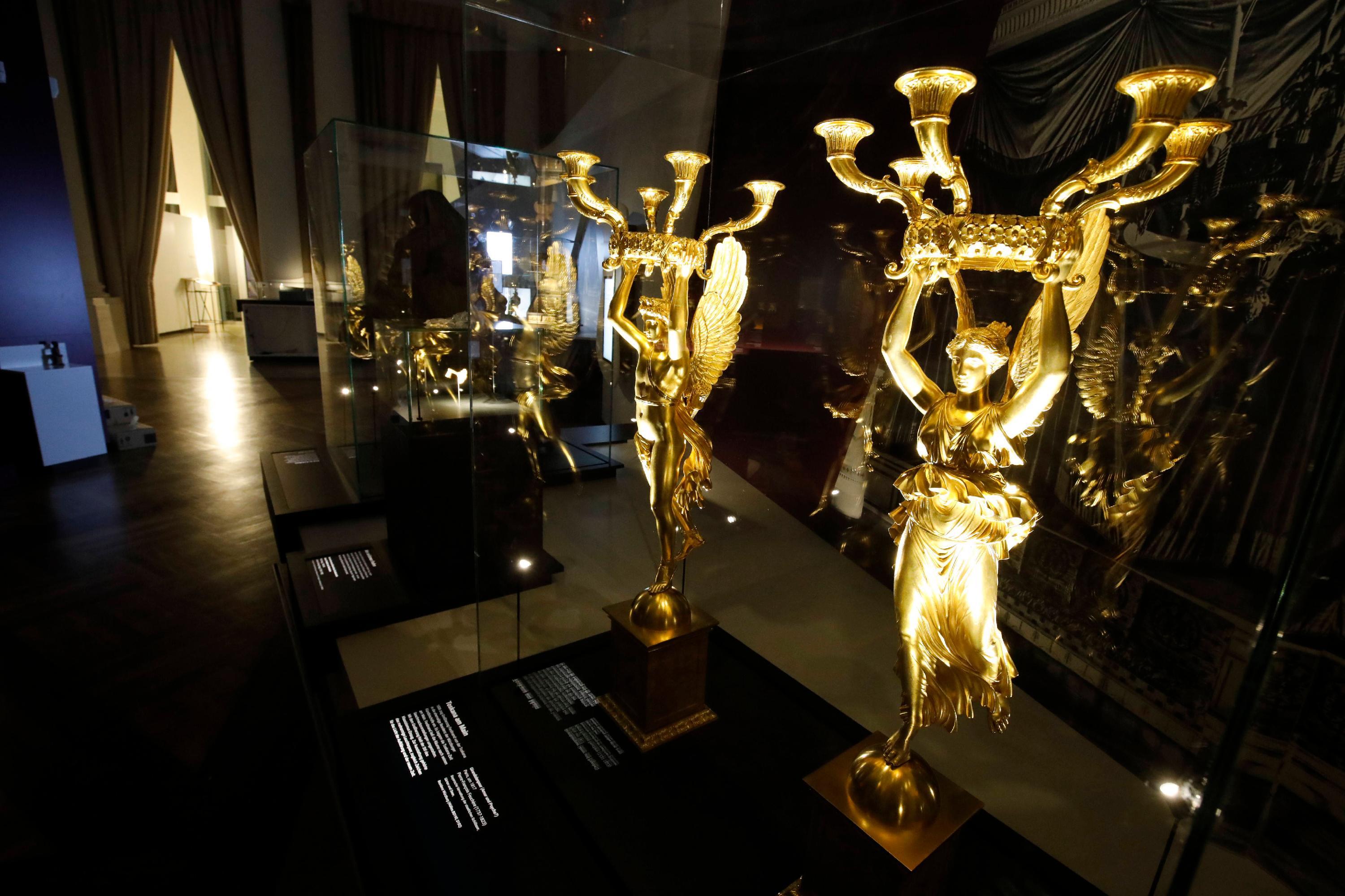 Hochkarätige Exponate: Zwei vergoldete Bronzeleuchter (um 1817) aus einer Würzburger Epoche, die heute als "Toskanazeit" bezeichnet wird. 