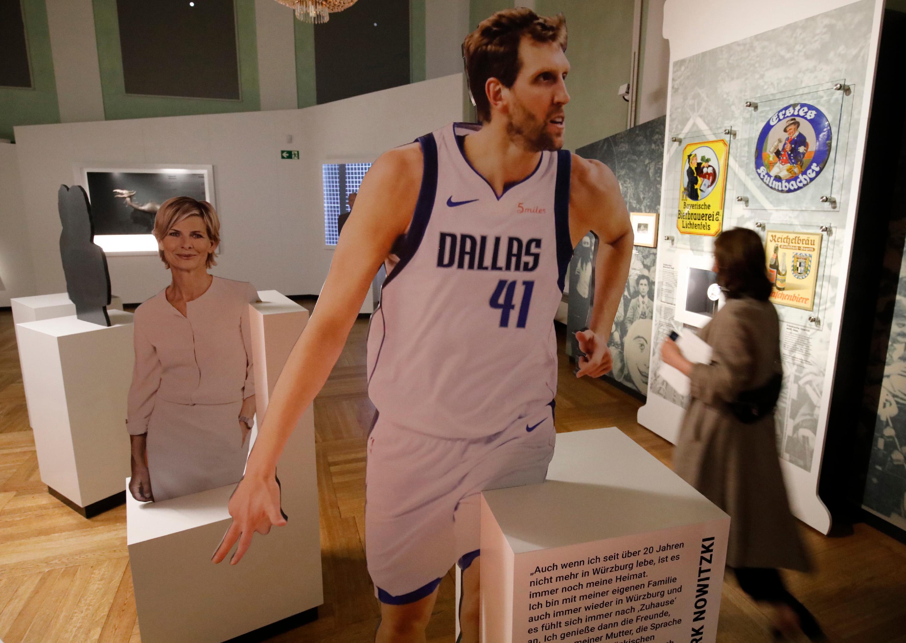 Dirk Nowitzki als Pappkamerat: "Da steckt noch viel Franke in mir", wird er zitiert.