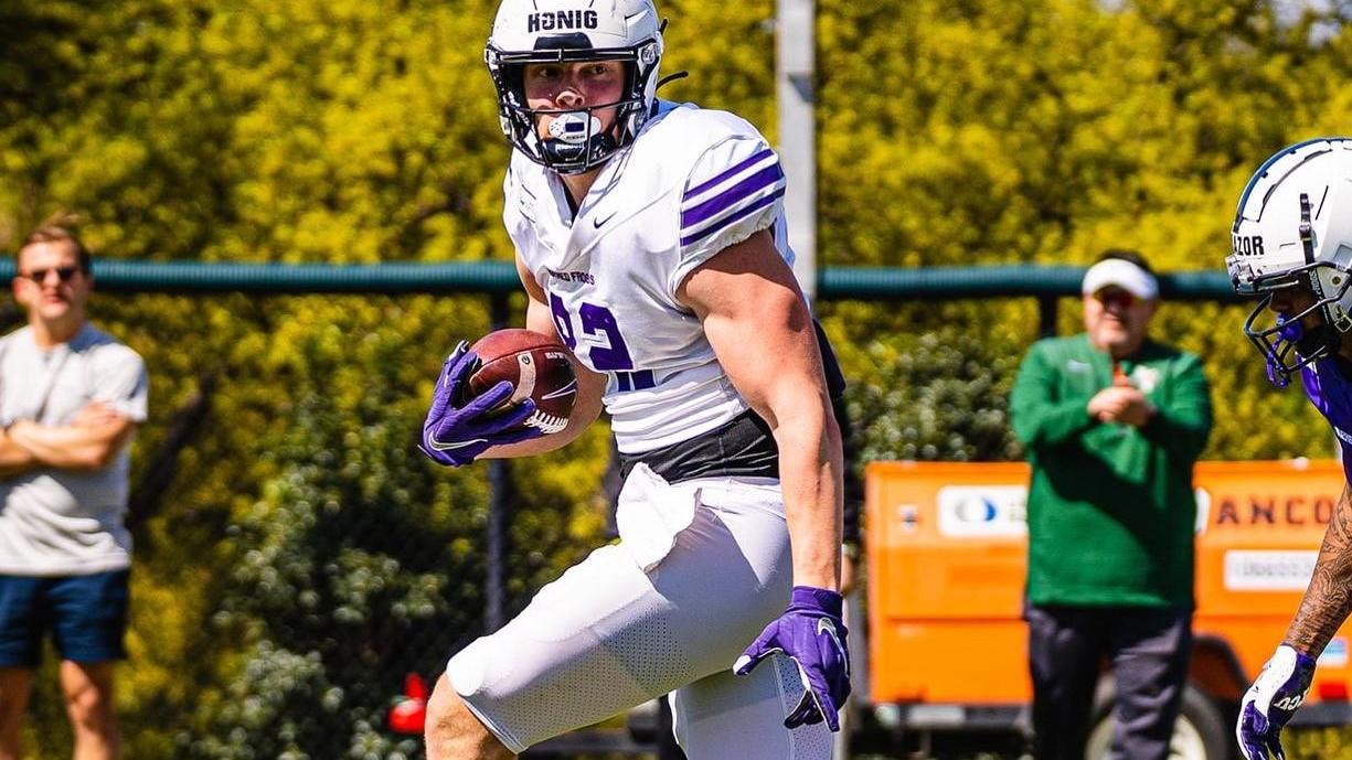 Vom Quarterback zum Tight End: Alexander Honig trainiert bereits für seine neue Position.
Vom Quarterback zum Tight End: Alexander Honig trainiert bereits für seine neue Position.