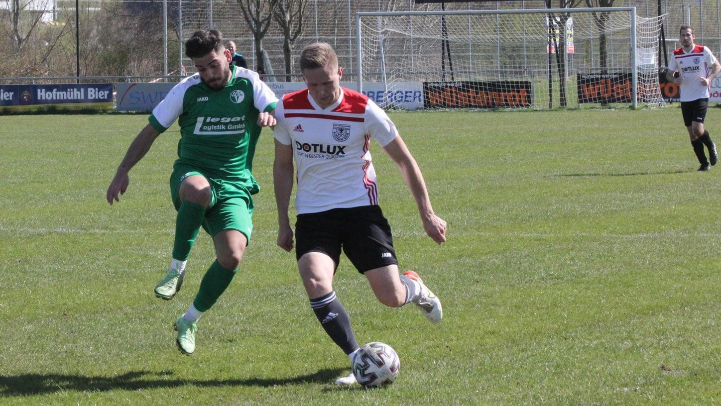 Letzter Einsatz für den TSV 1860: Benjamin Weichselbaum (rechts) wird die Weißenburger am Saisonende verlassen und zu seinem Heimatverein nach Nennslingen zurückkehren. Heute gegen Röslau ist er aber nochmals dabei.  