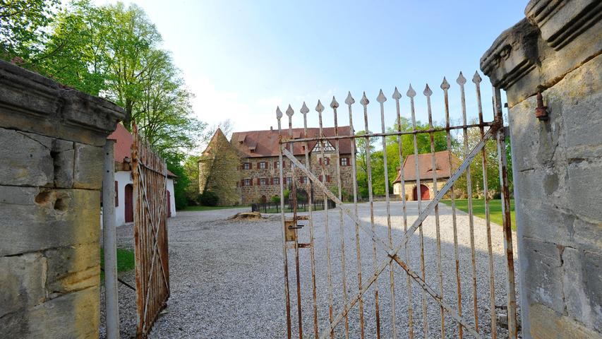 Eigentlich ist das Kunreuther Schloss ja eine Wasserburg, bestehend aus Haupt- und Vorburg. Und eigentlich werden der Öffentlichkeit nur recht selten Einblicke ins Innerste der Anlage gewährt