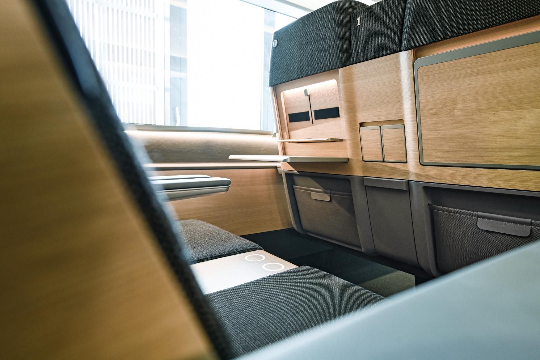 Bei den Sitzen gibt es in Zukunft auch eine Halterung für Tablets.