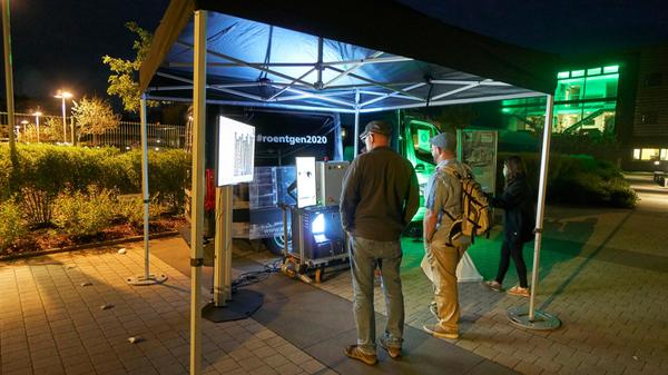 An der Station "Röntg' dir was" konnte man an einem portablen Röntgengerät mitgebrachte Gegenstände durchleuchten lassen: Schlüssel, Kopfhörer, Handtaschen...