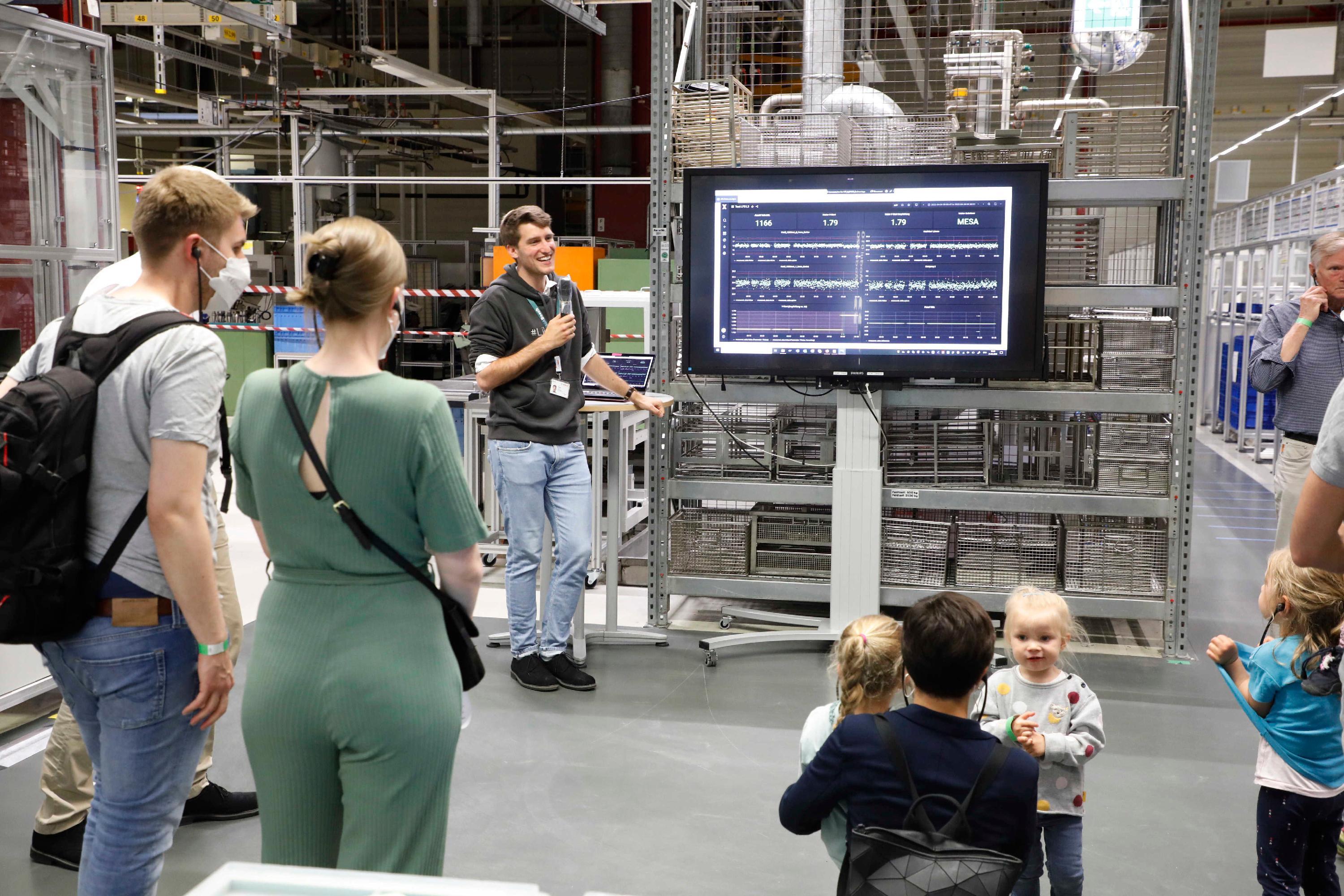 Nach zwei Jahren Corona-Pause konnte die Lange Nacht der Wissenschaften endlich wieder stattfinden. Das Publikum nahm das Angebot - wie hier bei Bosch - dankbar an.