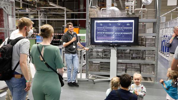 Nach zwei Jahren Corona-Pause konnte die Lange Nacht der Wissenschaften endlich wieder stattfinden. Das Publikum nahm das Angebot - wie hier bei Bosch - dankbar an.