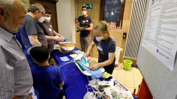 An der Georg-Simon-Ohm-Hochschule demonstrierte die Sparte Verfahrenstechnik, wie Papier gemacht wird.