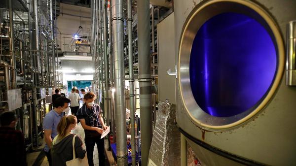 Und noch einmal Verfahrenstechnik: Demonstriert wird ein Trocknungsverfahren mit Zerstäuber.