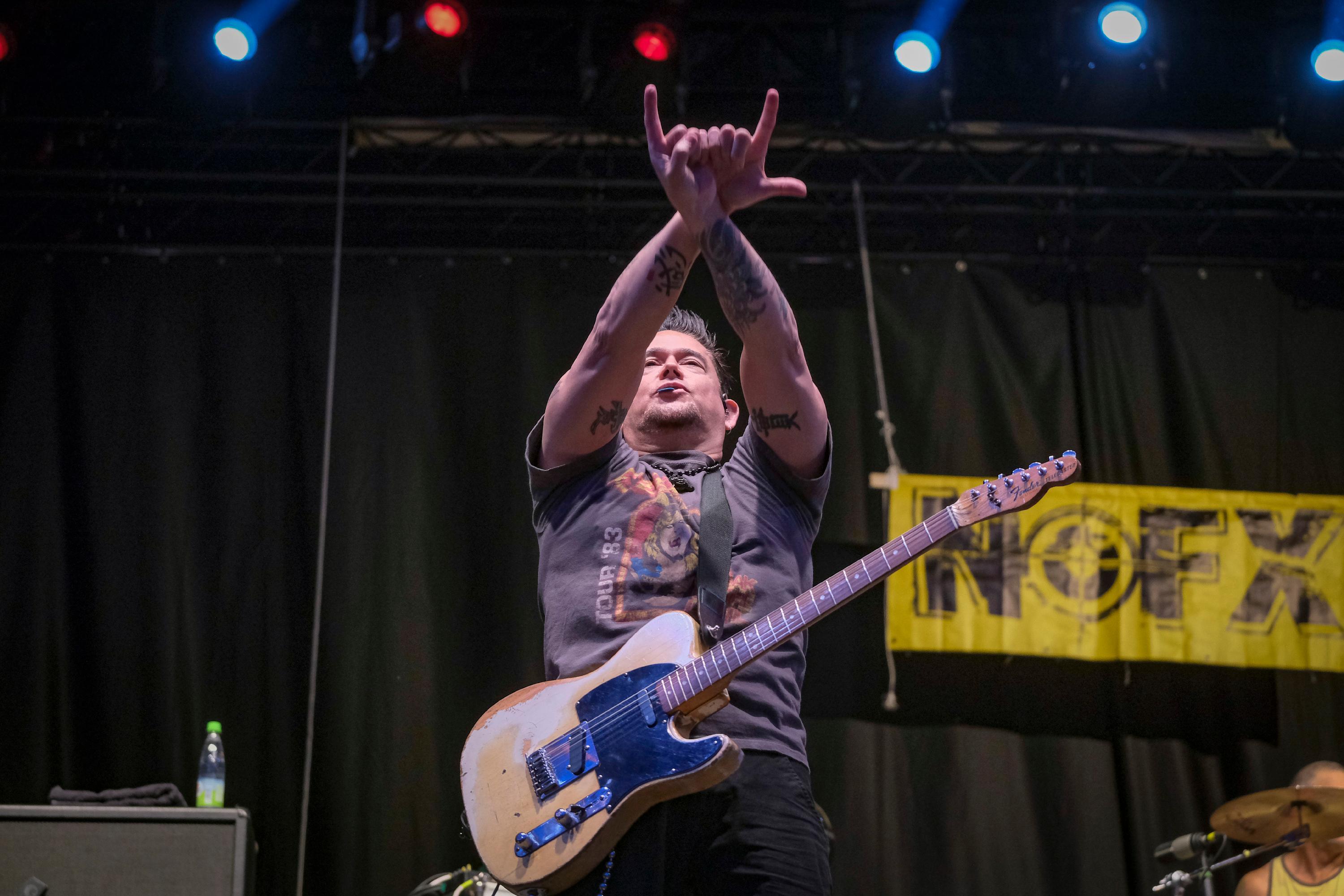 ... und El Hefe - hier kurz "superevil" - wechselte behände zwischen Leadgitarre und Trompete.