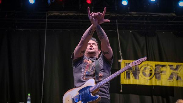 ... und El Hefe - hier kurz "superevil" - wechselte behände zwischen Leadgitarre und Trompete.