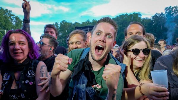 Die Fans waren aus ganz Süddeutschland angereist, um ihre Helden nach langer Pause endlich wieder live zu erleben.