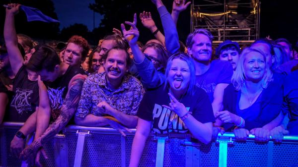 Sommer, Sonne, gute Laune: Beim "Punk In Drublic"-Festival ging es darum, einen Festivaltag lang Spaß zu haben. Und den hatten die Besucherinnen und Besucher auf der "Summer Stage" in Nürnberg.