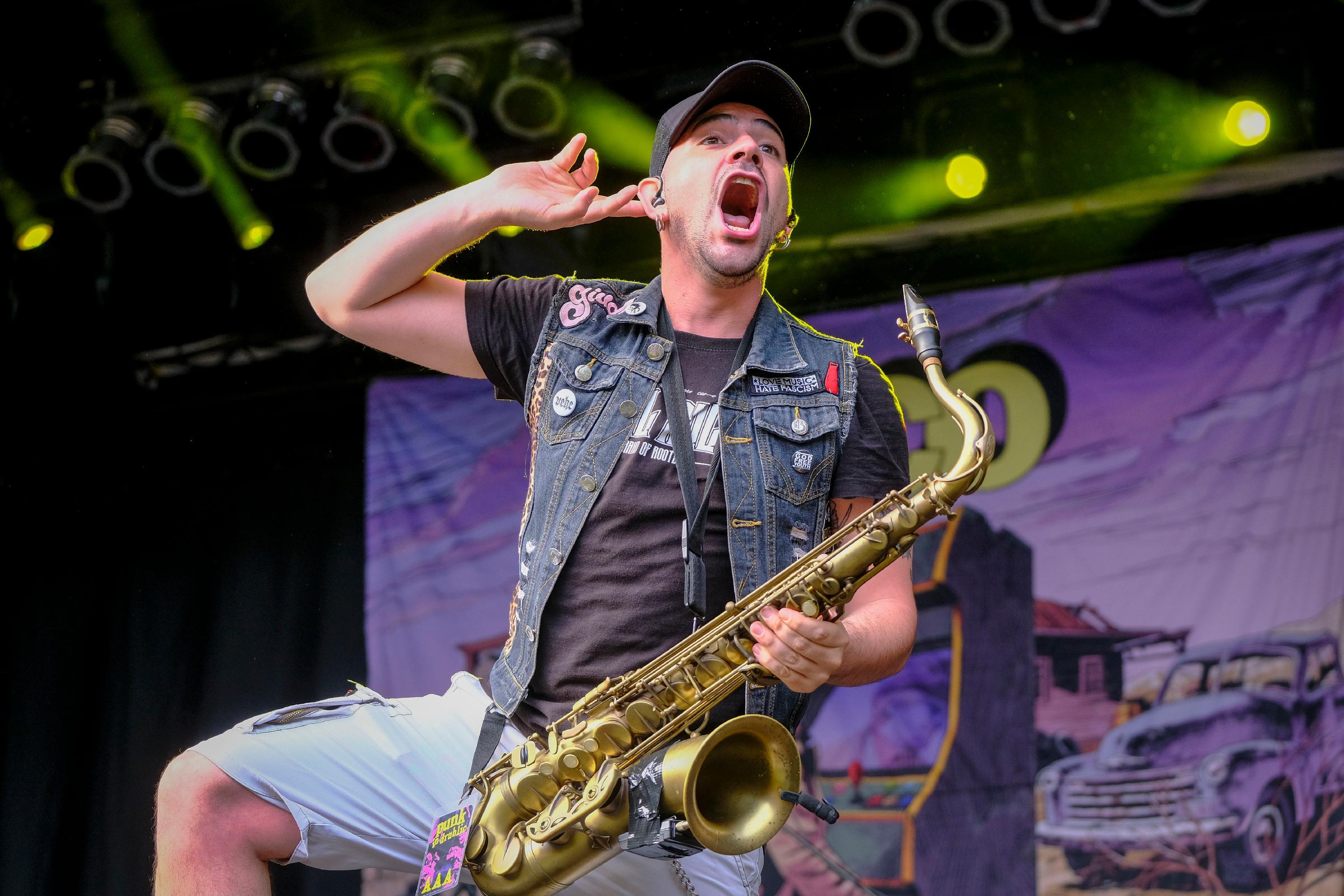 Auch bei der italienischen Ska-Kapelle Talco, die mit ordentlich Gebläse anrückte, ging die Post ab.