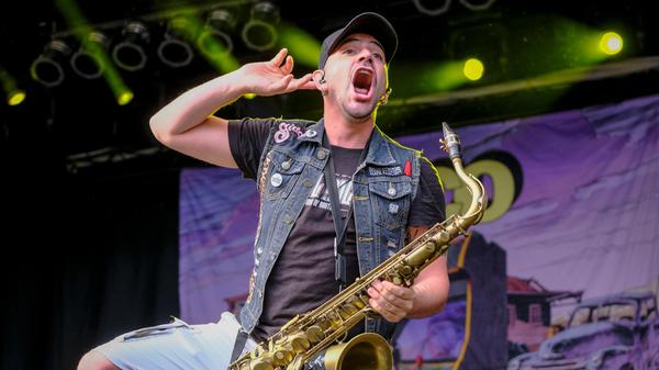 Auch bei der italienischen Ska-Kapelle Talco, die mit ordentlich Gebläse anrückte, ging die Post ab.