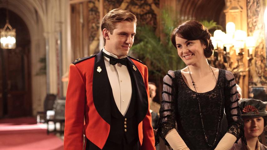 In der zweiten Staffel nähern sich Matthew Crawley (Dan Stevensand) und Lady Mary (Michelle Dockery) an. 