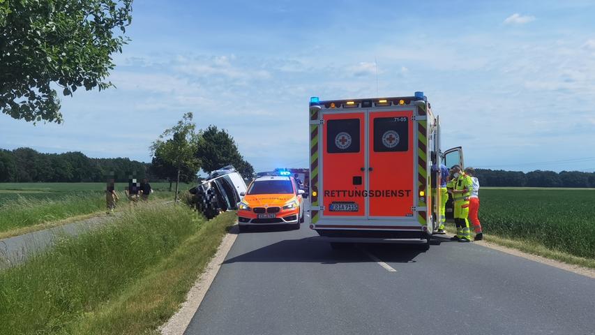 Landkreis Fürth: Sprinter überschlägt sich und landet im Graben