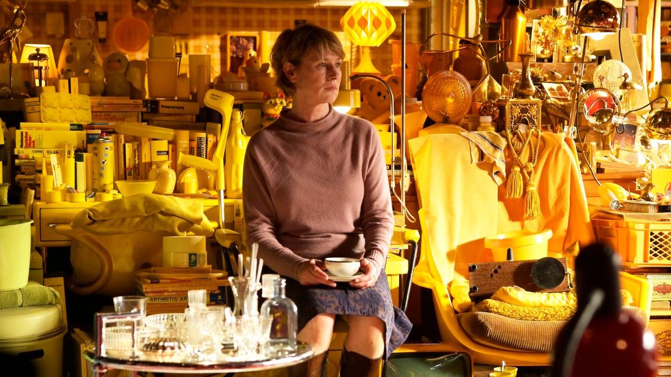 Corinna Harfouch als Marlen in der Komödie "Alles in bester Ordnung".
Corinna Harfouch als Marlen in der Komödie "Alles in bester Ordnung".