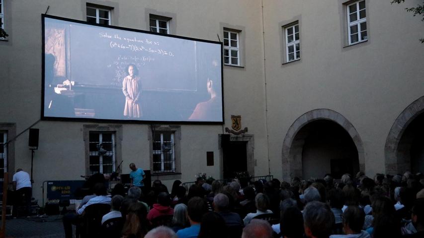 Ehe das Rathaus zur Großbaustelle wurde, fand das Kinofestival im Schlossinnenhof statt. Dorthin soll es 2023 wieder zurückkehren.
