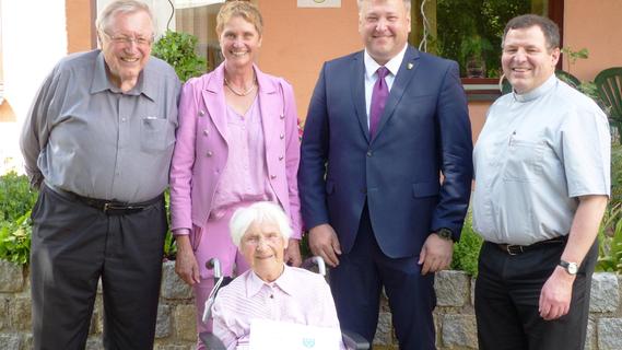 Hertha Häselbarth feierte im Kastler Seniorenheim 100. Geburtstag