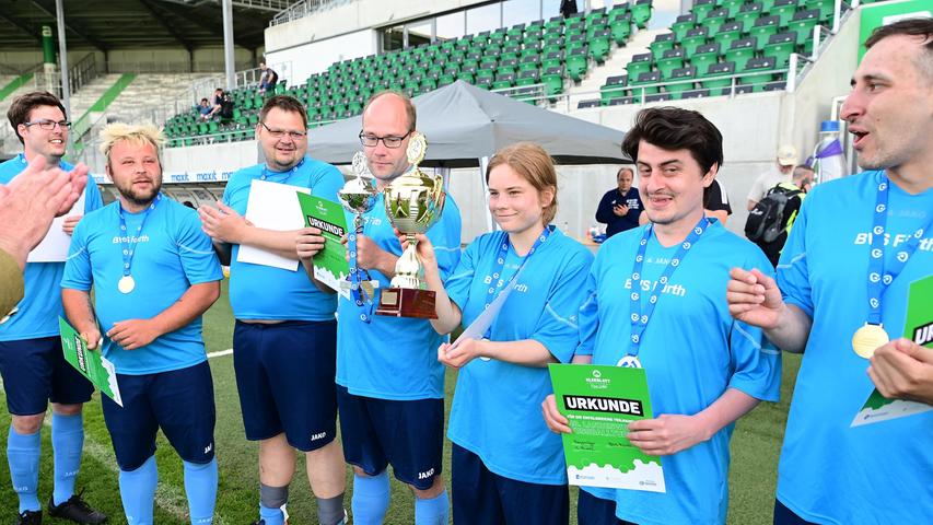Diesmal aber schon: Denn die blauen Jungs und Mädels bildeten das Team des Behinderten- und Vital-Sportvereins Fürth (BVS) und wurden beim 40. Lebenshilfe-Turnier bayerischer Landesmeister.