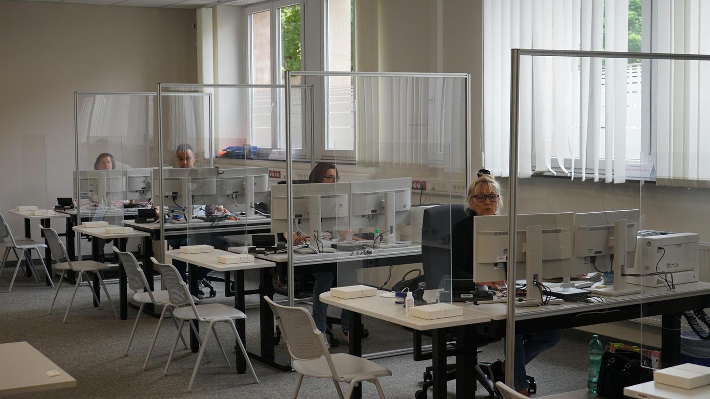 Bisher Bewerbungszentrum, jetzt Anlaufstelle für Geflüchtete: Im Nürnberger Jobcenter kümmern sich eigene Teams um die Anträge von Ukrainerinnen und Ukrainern. 