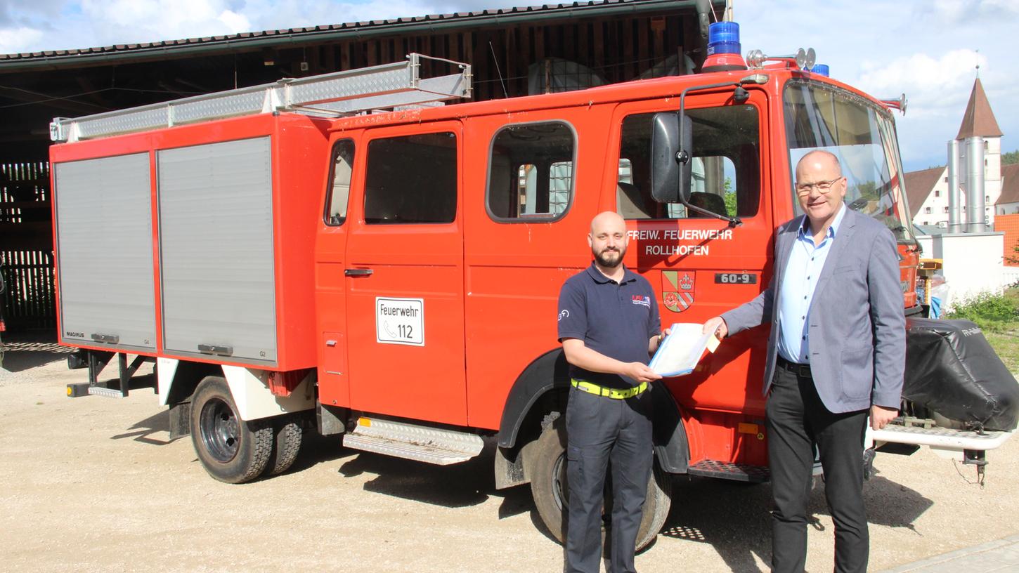 Das alte Feuerwehrfahrzeug aus Rollhofen ist bald in der Ukraine im Einsatz