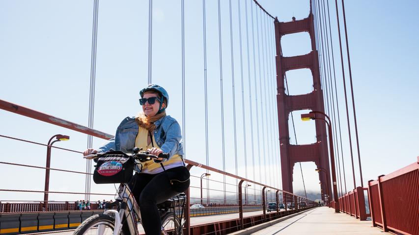 Mit dem E-Bike über die Golden Gate Bridge. Der Weg führt nach Sausalitos und von dort geht es mit der Fähre wieder zurück.