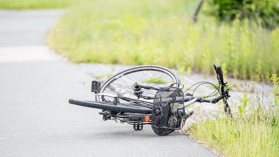 Schwerer Unfall bei Wendelstein: Radfahrerin stößt mit Auto zusammen - lebensgefährlich verletzt