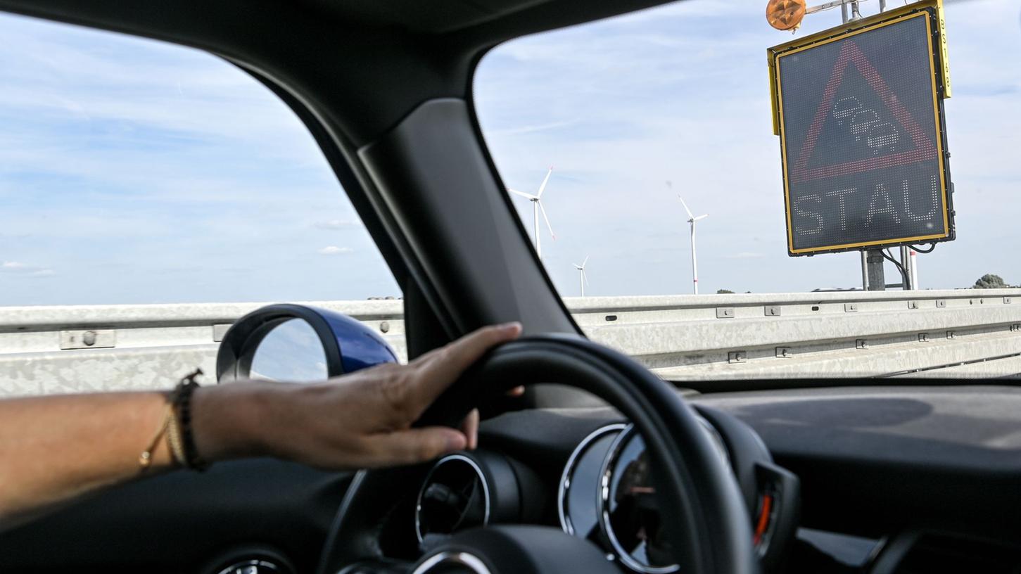 Einen langen Stau gab es Sonntag auf der A7 in Westmittelfranken.