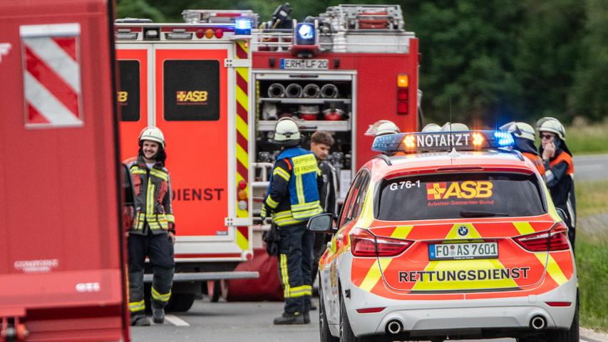 Auf der Staatsstraße 2740 zwischen Frohnhof im Landkreis Erlangen-Höchstadt und Kleinsendelbach ereignete sich am Donnerstag ein schwerer Verkehrsunfall.