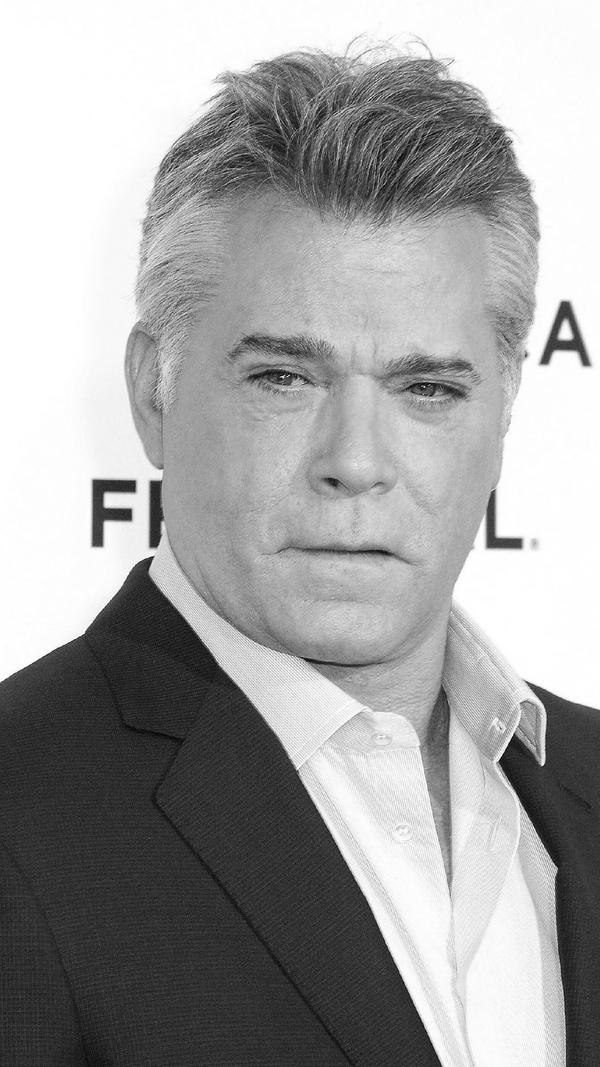 Der für Gangster-Rollen bekannte US-Schauspieler Ray Liotta ist im Alter von 67 Jahren völlig überraschend im Schlaf gestorben, teilte seine Sprecherin gegenüber der dpa mit. Liotta war vor allem für seine Rolle in "Goodfellas" bekannt.