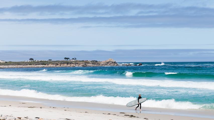 Weißer Sand und blaues Meer: Um Monterey herum, gibt es wunderschöne Strände. 