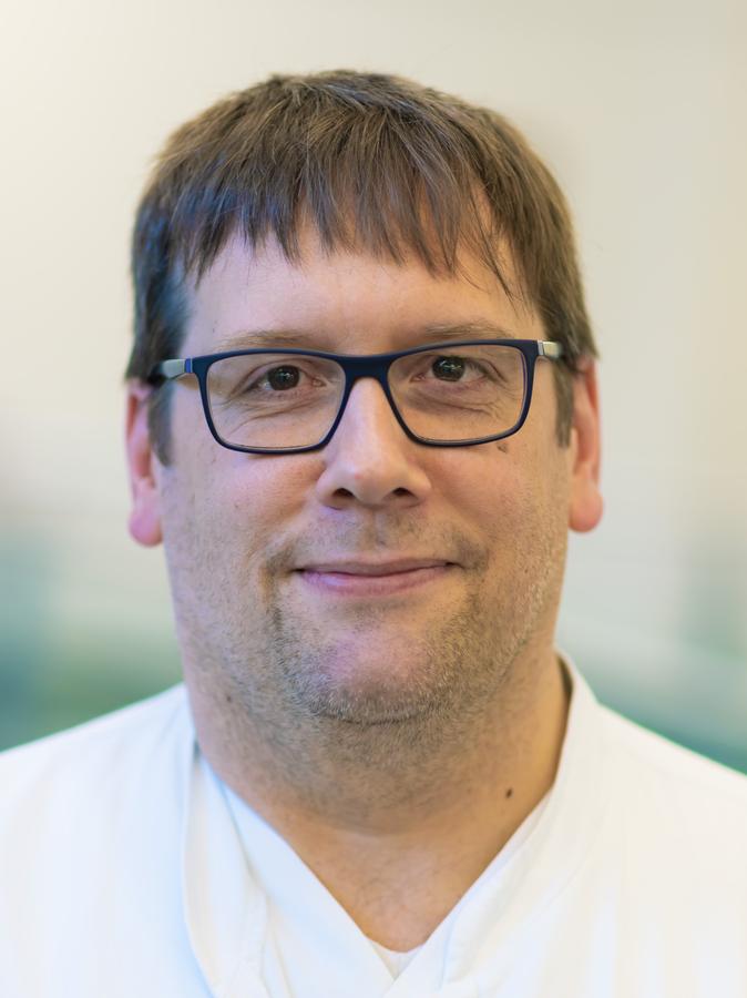 Dr. med. Florian Fuchs, Oberarzt, Leiter Schwerpunkt Pneumologie. Dr. med. Florian Fuchs, Oberarzt, Leiter Schwerpunkt Pneumologie.