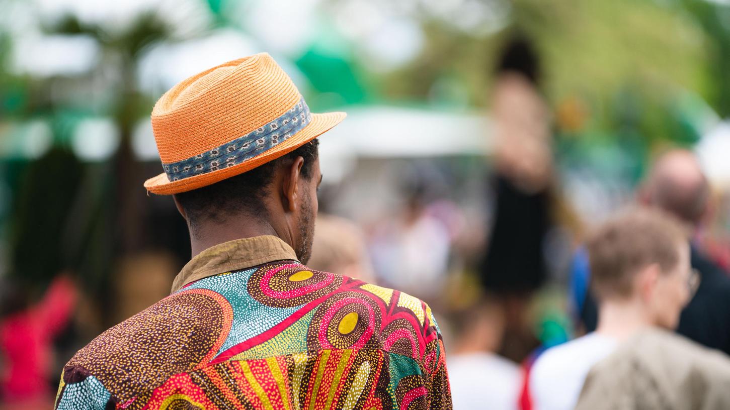 Reichlich bunt: Besucher auf dem Africa Festival an diesem Wochenende.