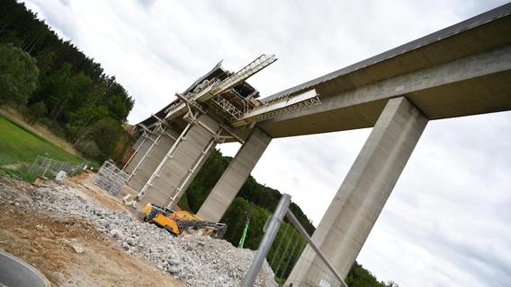 Krondorfer Talbrücke: Ein Viertel des Überbaus ist schon abgerissen