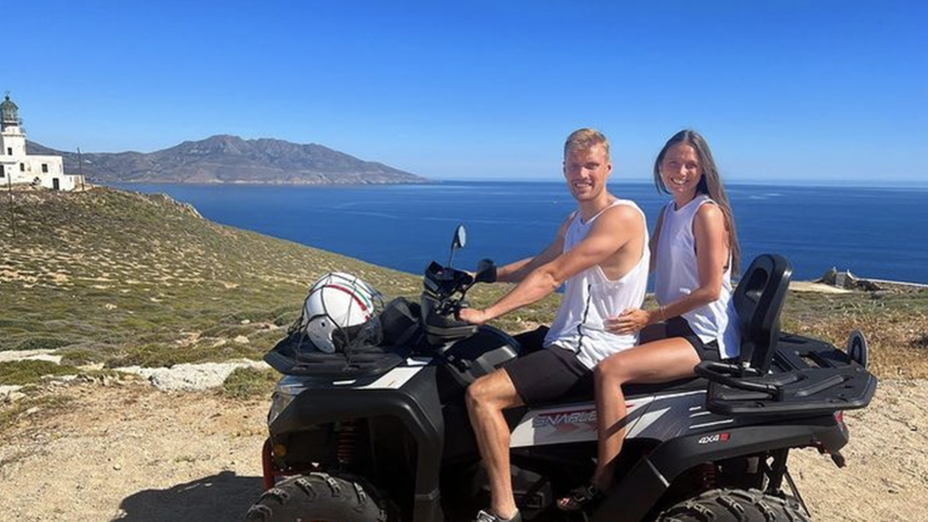 Abschalten in der Ägäis: Abwehrchef Asger Sørensen macht mit seiner Freundin Emmeli Tønnesen die griechische Kykladen-Insel Mykonos unsicher.