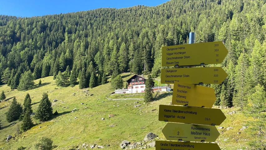 Nun heißt es zurück ins Tal: Von der Meißener Hütte geht gut markiert nach unten. Mit dem Postbus geht es zurück nach Innsbruck.