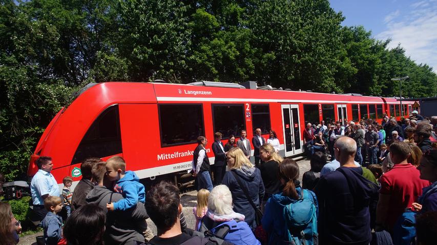 Im Zuge der Vizinalbahn-Feiern wurde am Langenzenner Bahnhof ein Triebwagen der Baureihe VT622 auf den Namen Langenzenn getauft.