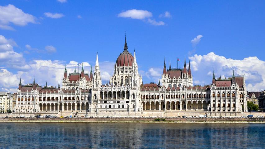 Waren Sie schon mal in Budapest? In der schönen ungarischen Hauptstadt können Sie einen schönen Pfingst-Urlaub in der Sonne verbringen. 