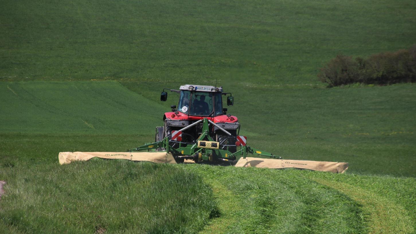 Landwirte gesucht: Das Fachzentrum für Energie- und Landtechnik sucht Bauern in Weißenburg-Gunzenhausen, die als Klimalandwirt Maßnahmen umsetzen, mit denen sich Kohlendioxid im Boden binden lässt. Der Landkreis hat hierfür ein Pilotprojekt initiiert.  