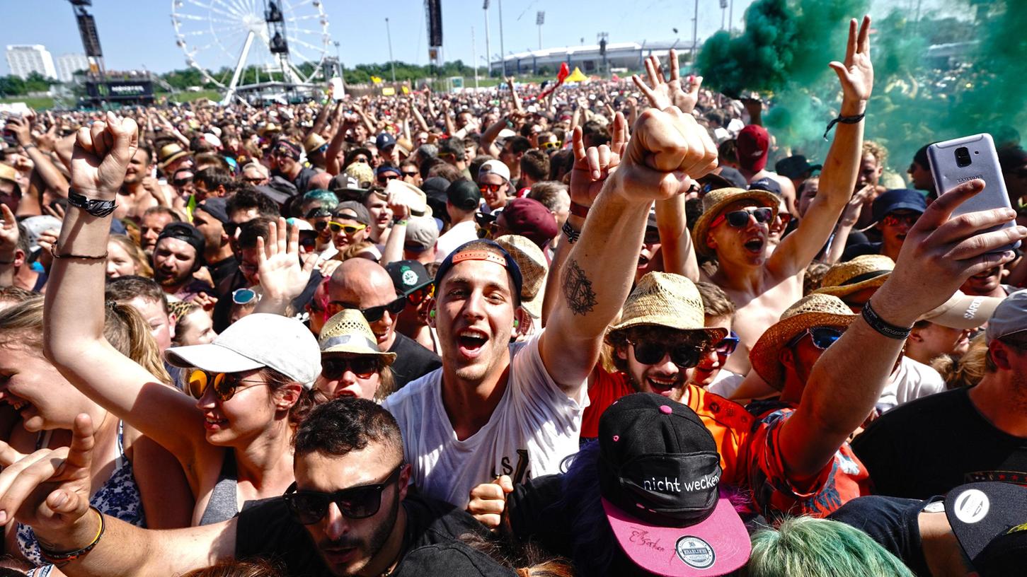 Die Vorfreude unter den Fans auf Rock im Park 2022 ist riesig. Wie immer kommt es rund um das Festival aber zu zahlreichen Verkehrsbehinderungen. Die Vorfreude unter den Fans auf Rock im Park 2022 ist riesig. Wie immer kommt es rund um das Festival aber zu zahlreichen Verkehrsbehinderungen.
