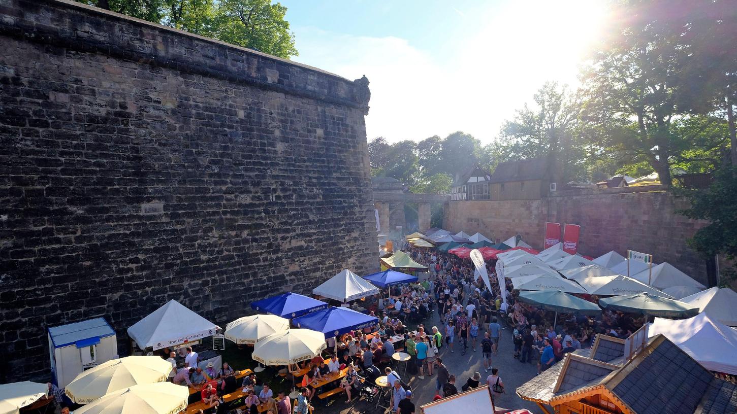 Beim Fränkischen Bierfest in Nürnberg ist die Brauerei Nikl Bräu offenbar bestohlen worden.
Beim Fränkischen Bierfest in Nürnberg ist die Brauerei Nikl Bräu offenbar bestohlen worden.