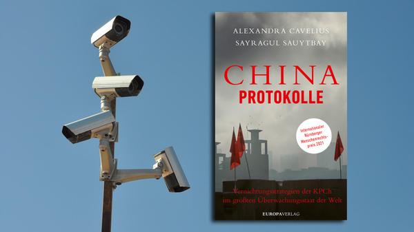 Unbeugsam und stark, so hat sie sich im Mai bei der Verleihung des Internationalen Nürnberger Menschenrechtspreises im Opernhaus gezeigt. Sayragul Sauytbay, eine chinesische Kasachin, macht die entsetzlichen Menschenrechtsverbrechen an muslimischen Minderheiten in der Provinz Xinjiang im Nordwesten Chinas öffentlich. In ihrem zweiten gemeinsam mit der deutschen Journalistin Alexandra Cavelius verfassten Buch "China-Protokolle" lässt sie ein Dutzend weiterer Zeugen der sogenannten Umerziehungslager zu Wort kommen. Harte Kost, nach deren Lektüre man die Notwendigkeit von Außenhandel mit China ein- für allemal infragestellen wird. Wie viele Aufforderungen an die Politik und Wirtschaft braucht es noch? (Europa-Verlag, 22 Euro) Isabel Lauer