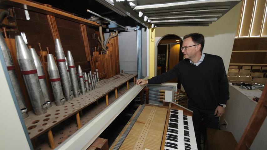 Hat Jahrzehnte an dieser Orgel gespielt, jetzt heißt es langsam Abschied nehmen: Kantor Gerald Fink.
