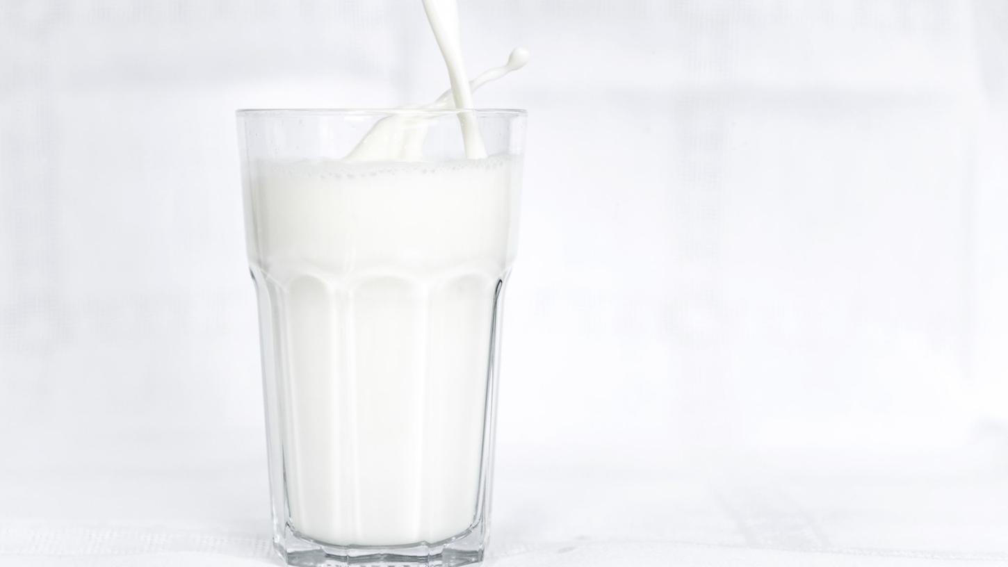 Ist Abend-Milch eine wirksame Einschlafhilfe? Dies konnten japanische Forscher in einer Meta-Studie nicht allgemein belegen. Ist Abend-Milch eine wirksame Einschlafhilfe? Dies konnten japanische Forscher in einer Meta-Studie nicht allgemein belegen.